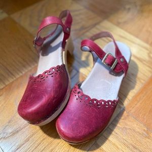 Dansko Marta lace cut out Ankle Strap Leather Clog Sandal 39 / 8.5